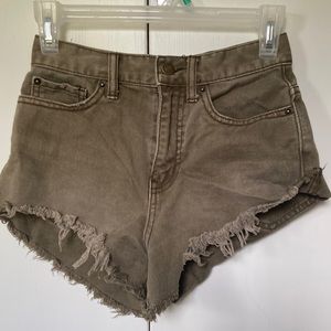 Urban Outfitters | NWOT | Cheeky frayed jean short